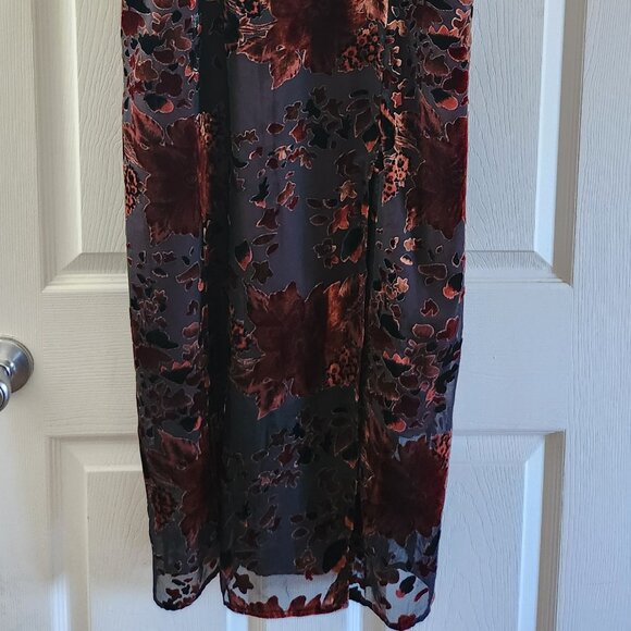 NWT Little Lies Rooms on Fire Devore Slip SOLD OUT as seen on Taylor Swift - Picture 4 of 8